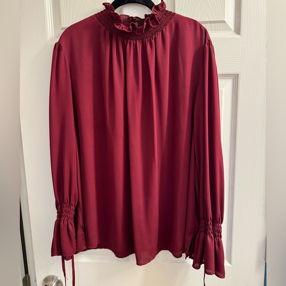 Vince Camuto Tops - Vince Camuto shirred neck, split/tie shirred sleeves top